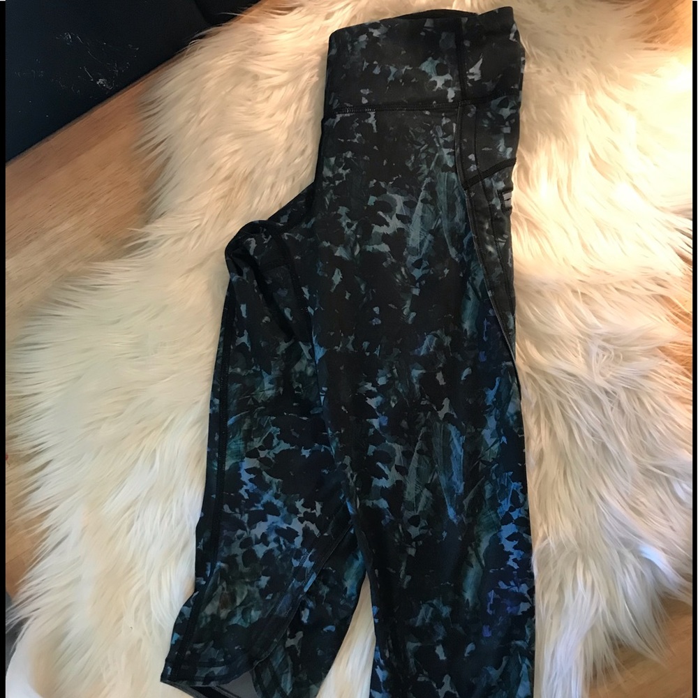 Lululemon blue Camo capri
